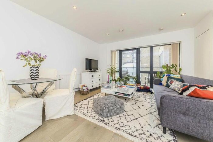 2 Bedroom Flat To Rent In Blairderry Road, London, SW2