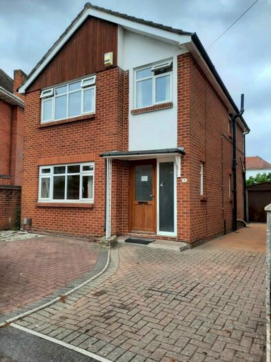 4 Bedroom House To Rent In Bedroom House In Winton, BH9