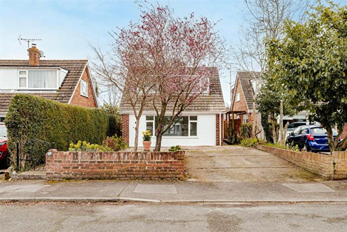 3 Bedroom Detached House To Rent In Peak Drive, Eastry, Nr Sandwich, Kent, CT13