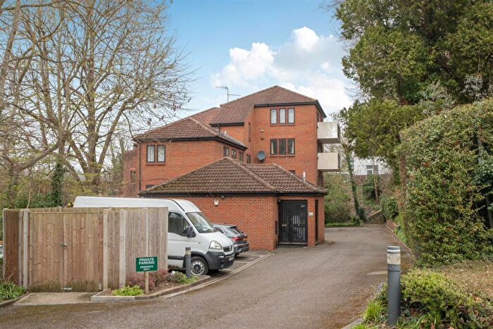 1 Bedroom Flat To Rent In Station Approach, East Horsley, KT24