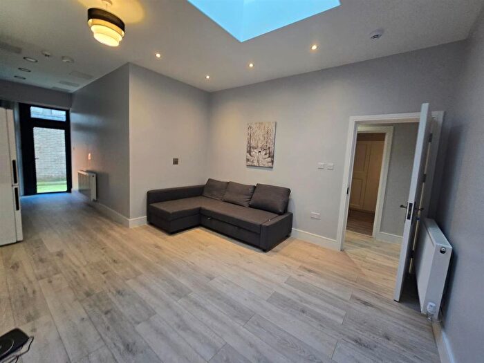 2 Bedroom Flat To Rent In Reston House, A Western Road, Romford, RM1