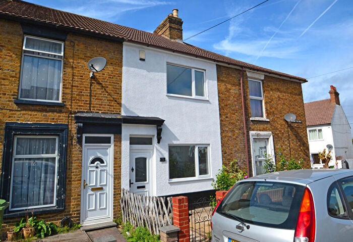 3 Bedroom Terraced House To Rent In Goodnestone Road, Sittingbourne, Kent, ME10