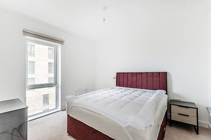 2 Bedroom Flat To Rent In Millet Place, Silvertown, London, E16