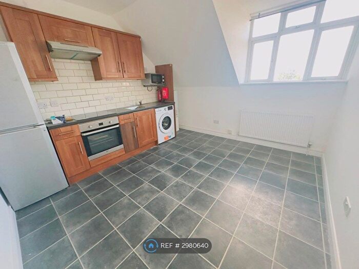 2 Bedroom Flat To Rent In Uxbridge Road, Hayes, UB4