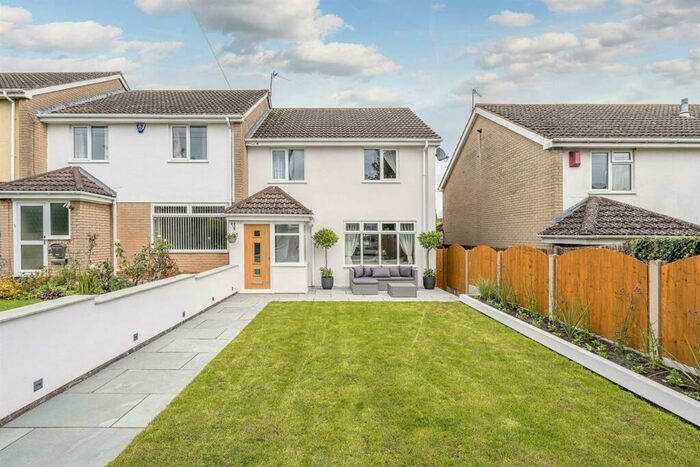 3 Bedroom End Of Terrace House For Sale In Finchfield Close, Stourbridge, DY8