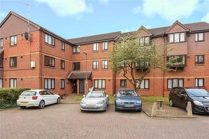 2 Bedroom Flat To Rent In Dutch Barn Close, Stanwell, TW19