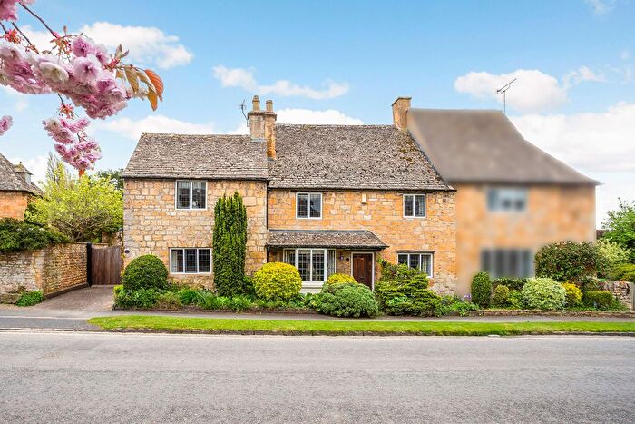 3 Bedroom Semi-Detached House For Sale In High Street, Broadway, WR12