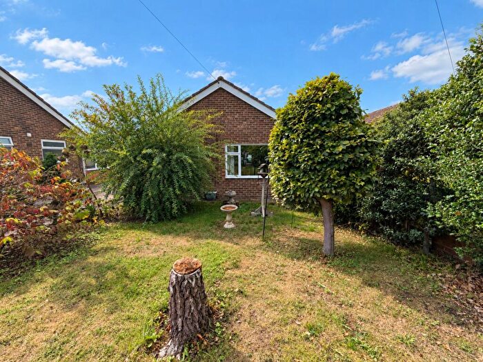 2 Bedroom Detached Bungalow For Sale In Orchard Close, Banbury, Oxfordshire, OX15