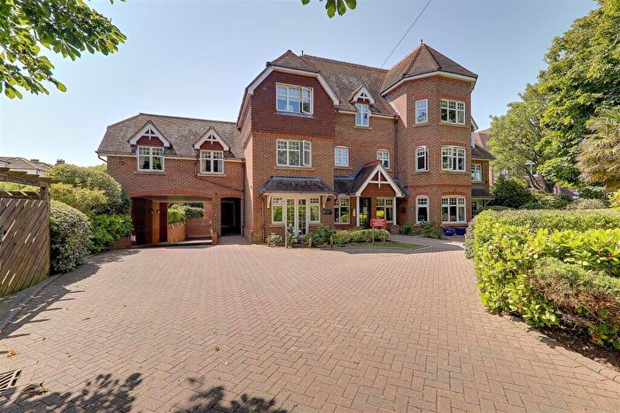 3 Bedroom Retirement Property For Sale In Wordsworth Road, Worthing, BN11