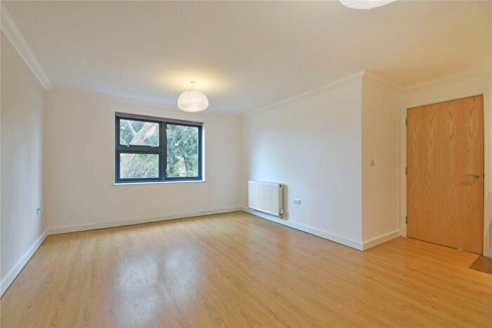 2 Bedroom Flat To Rent In College Road, Kensal Green, NW10