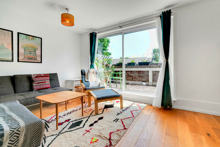 2 Bedroom Apartment To Rent In Surr Street, London, N7