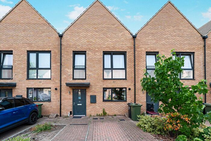 3 Bedroom Terraced House For Sale In Ashmore Close, Dartford, DA1