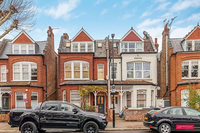4 Bedroom Semi-Detached House For Sale In Kings Avenue, Muswell Hill, London, N10