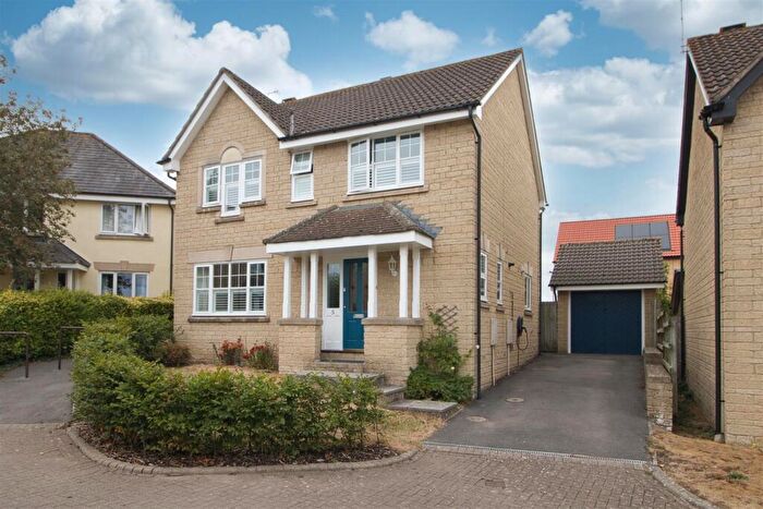 4 Bedroom Detached House For Sale In Park Close, Malmesbury, SN16