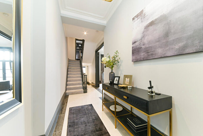 4 Bedroom House To Rent In Gunter Grove, SW10