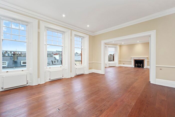 3 Bedroom Flat To Rent In Wynnstay Gardens, London, W8