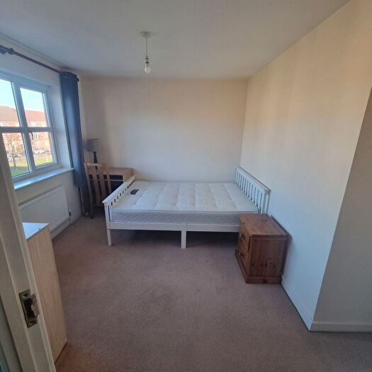 Studio To Rent In Battery Road, London, SE28