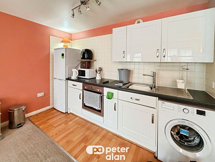 2 Bedroom Flat To Rent In Richards Terrace, Cardiff, CF24