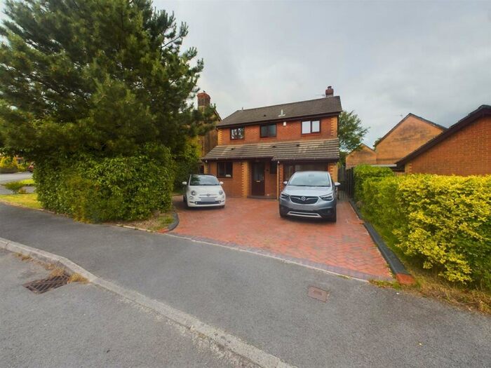 4 Bedroom Detached House For Sale In Llys Cilsaig, Dafen, Llanelli, SA14