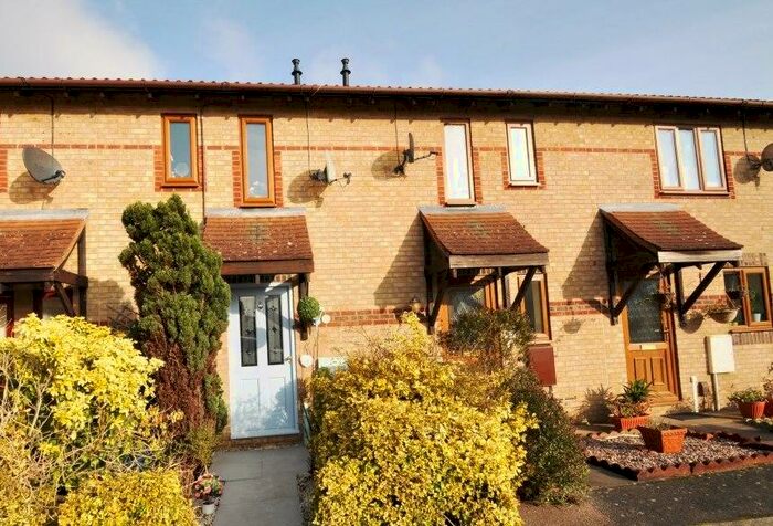 1 Bedroom Terraced House To Rent In Pine Close, Bicester, Oxfordshire, OX26