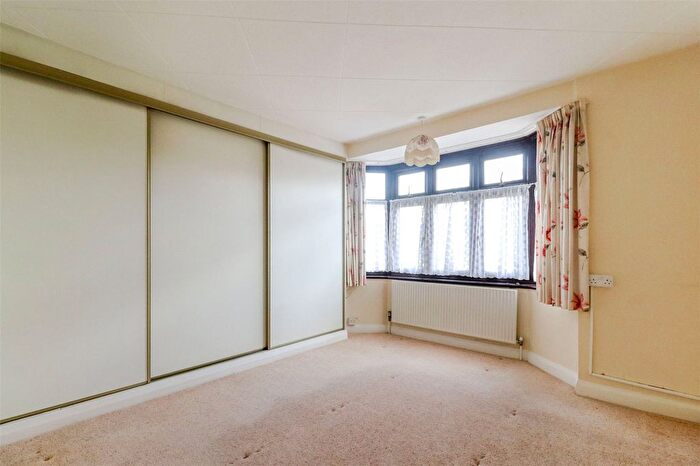 3 Bedroom Terraced House For Sale In Carnarvon Avenue, Enfield, Middlesex, EN1