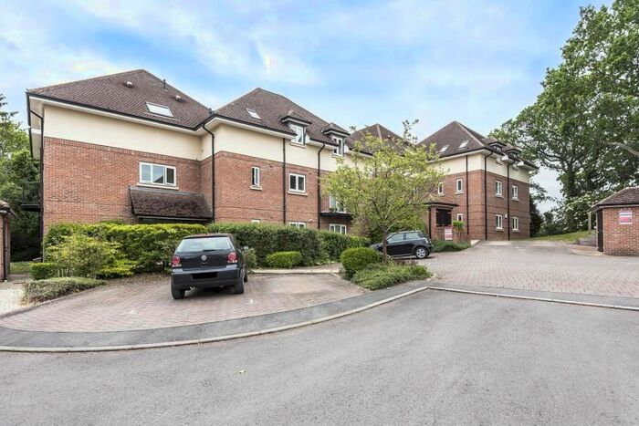 2 Bedroom Flat To Rent In Upper Meadow, Headington OX3