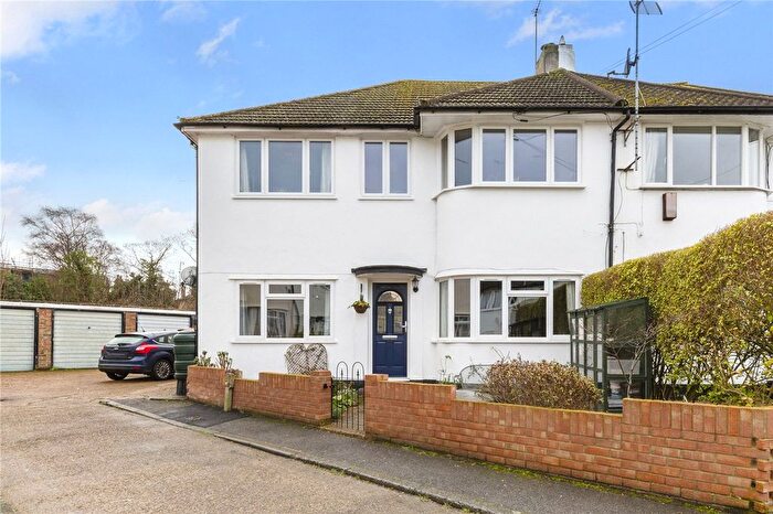 2 Bedroom Flat For Sale In Spring Gardens, Wallington, SM6