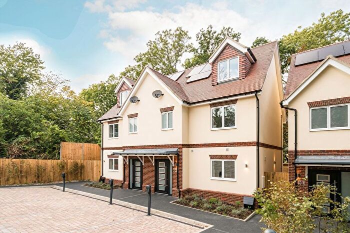 4 Bedroom Semi Detached House For Sale In Pollards Hill North, Streatham, SW16