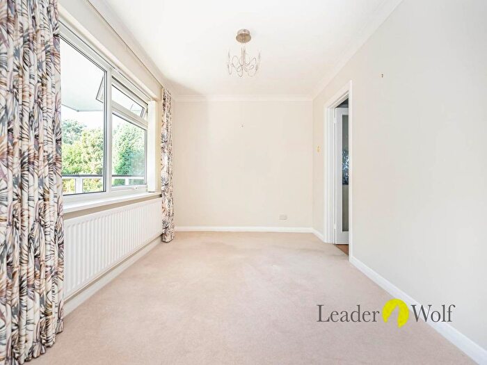 3 Bedroom Flat To Rent In Martello Road South, Canford Cliffs, Poole, BH13