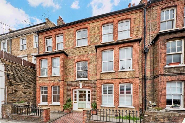 2 Bedroom Flat To Rent In Queenstown Road, London, SW8
