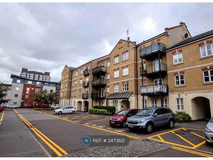 2 Bedroom Flat To Rent In Masters House, Aylesbury, HP21