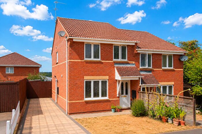 3 Bedroom Semi-Detached House For Sale In Shelland Close, Market Harborough, LE16