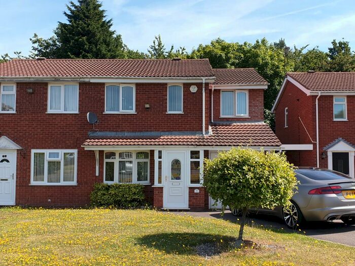 3 Bedroom Semi-Detached House To Rent In Ragley Drive, Willenhall, West Midlands, WV13