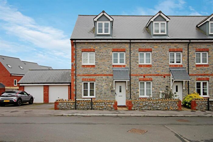 3 Bedroom End Of Terrace House For Sale In Alexander Road, Keynsham, BS31