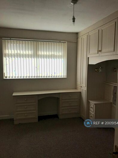 2 Bedroom Semi-Detached House To Rent In Chester Avenue, Dukinfield, SK16