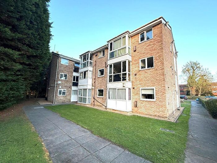 2 Bedroom Apartment For Sale In Vincent Road, Luton, Bedfordshire, LU4