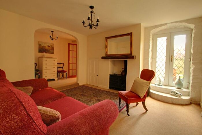 3 Bedroom Semi Detached House For Sale In Waterloo Road, Shepton Mallet, BA4