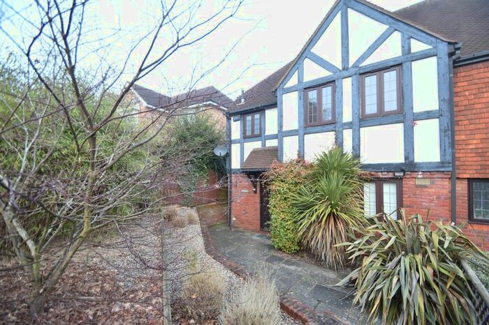 3 Bedroom End Of Terrace House To Rent In South Park, Gerrards Cross, SL9