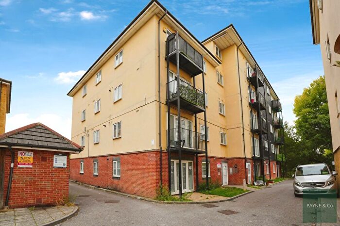 2 Bedroom Apartment For Sale In Blackthorn Road, Ilford, IG1
