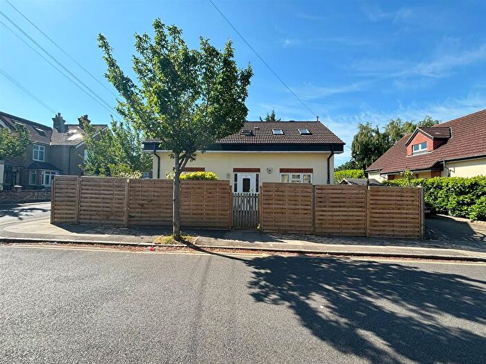3 Bedroom Detached Bungalow To Rent In Derby Road, Uxbridge, UB8
