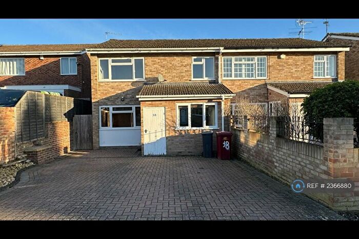 3 Bedroom Semi-Detached House To Rent In Kingsway, Caversham, Reading, RG4
