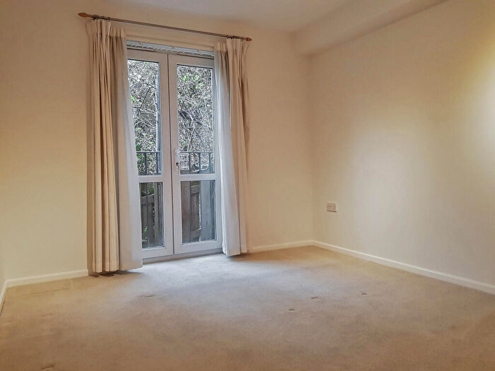 2 Bedroom Apartment To Rent In Savernake Street, Swindon, Wiltshire, SN1