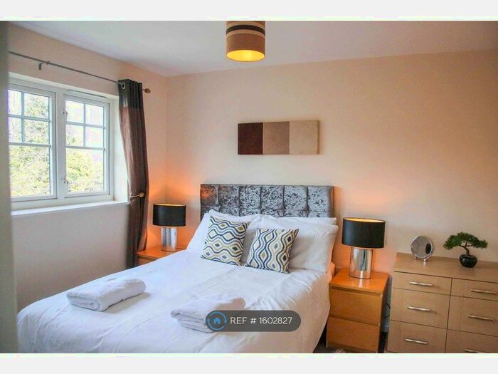 3 Bedroom Semi-Detached House To Rent In Tavistock Way, Leeds, LS12