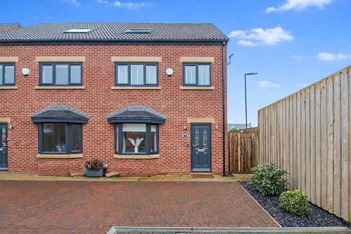 3 Bedroom Semi Detached House For Sale In Kingsway Grove, Ossett, WF5