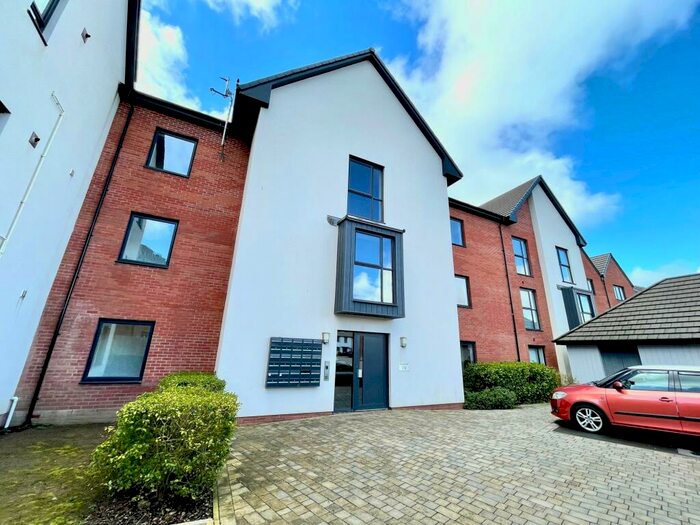 2 Bedroom Apartment To Rent In Rhodfa'r Cei, Barry, CF62