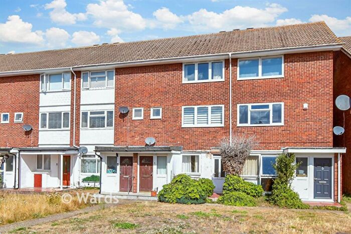 2 Bedroom Ground Maisonette For Sale In Ladds Way, Swanley, Kent, BR8