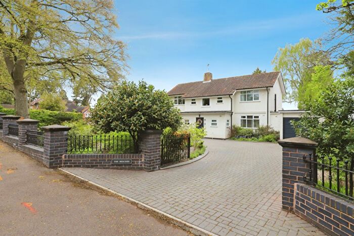 3 Bedroom Detached House For Sale In Sutton Park Road, Kidderminster, DY11