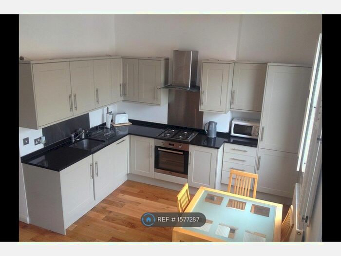 2 Bedroom Flat To Rent In Essex Road, Acton, W3