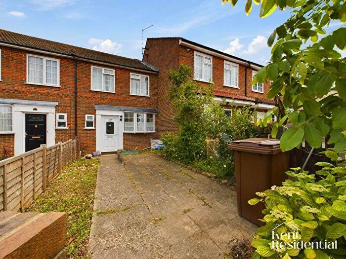 3 Bedroom House To Rent In Pattens Lane, Chatham, ME4