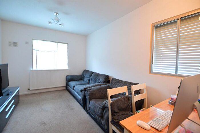 1 Bedroom Flat To Rent In Vicarage Way, Colnbrook, Slough, SL3